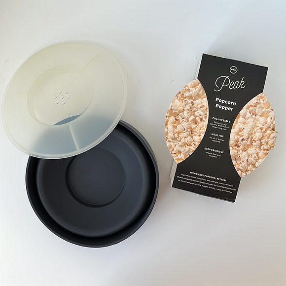 W & P DESIGN Microwave Silicone Popcorn Popper - Picture 4 of 5